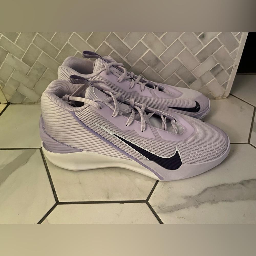 Nike Women's Lavender and White Athletic Shoes